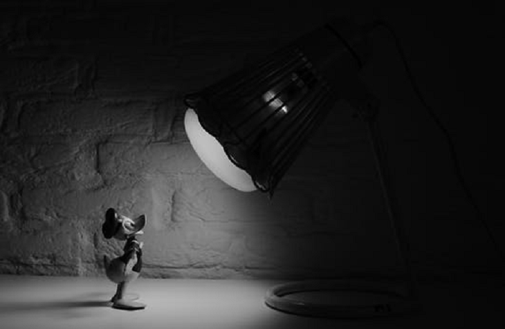 聚光灯效应:你的缺点,其实别人没那么在意- MBA智库资讯